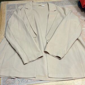 Primark Cream Blazer with Notched Lapels and Structured Look